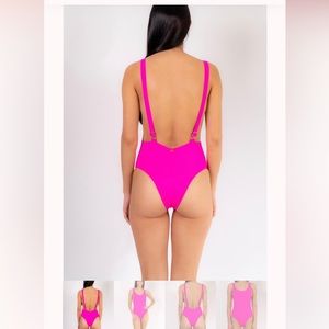 Syrena One piece swimsuit Size M NWT